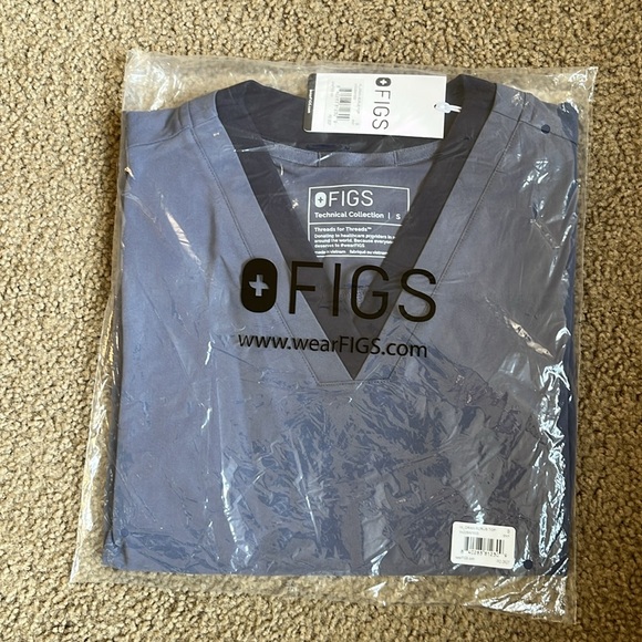 FIGS Scrub Top - Picture 1 of 3